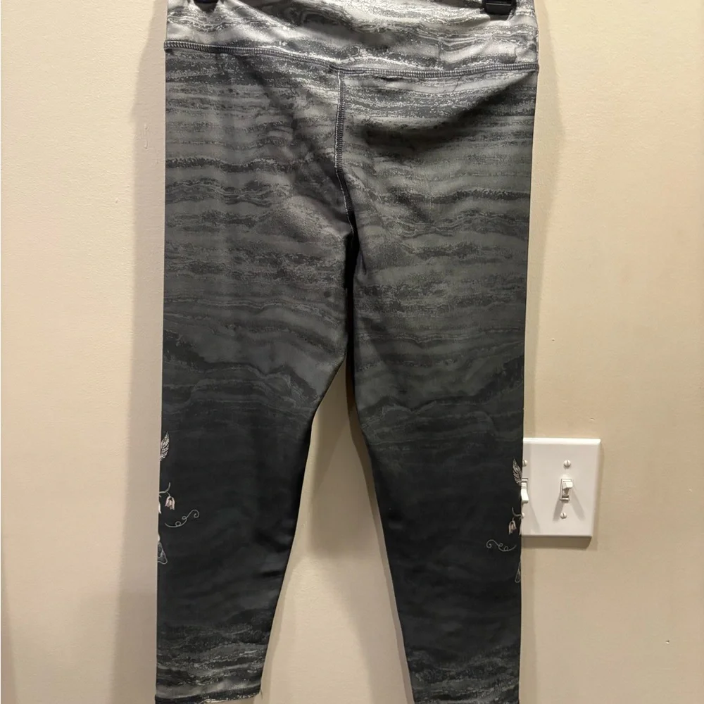 🔥 2/$10 3/12$ Evolution and Creation skull leggings Medium - Picture 4 of 4